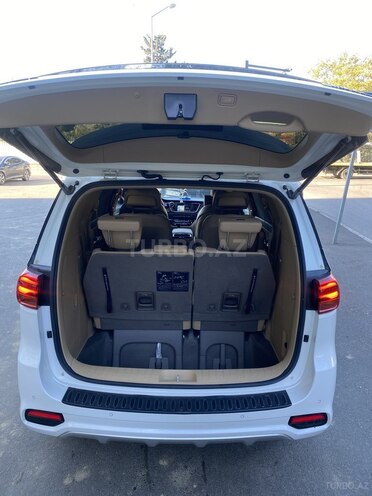 Kia Carnival-5