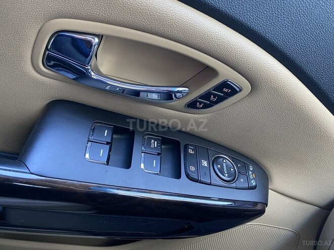 Kia Carnival-16