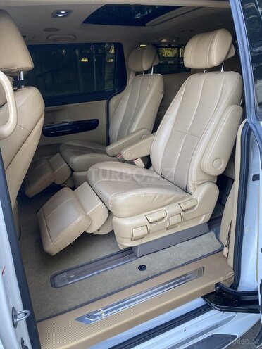 Kia Carnival-6