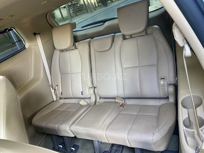 Kia Carnival-7