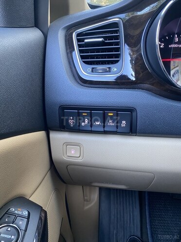 Kia Carnival-15