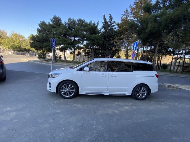 Kia Carnival-11