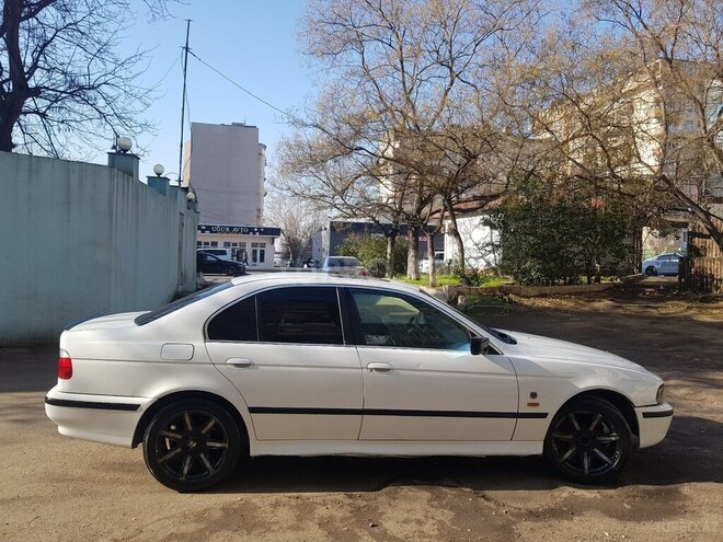 BMW 528 1996, 258,000 km - 2.8 л - Bakı