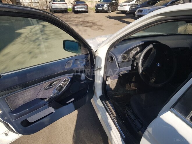 BMW 528 1996, 258,000 km - 2.8 л - Bakı
