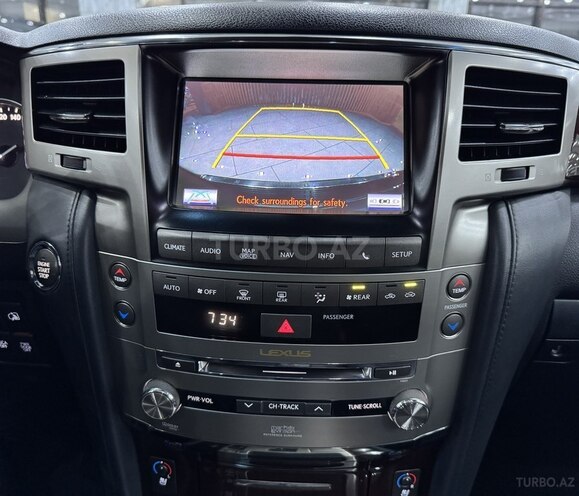 Lexus LX 570-17