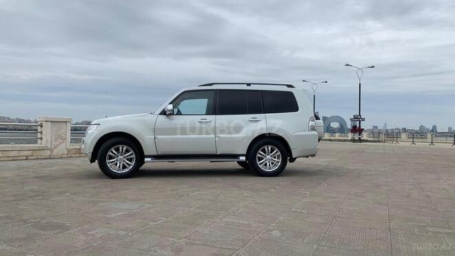 Mitsubishi Pajero 2010, 226,000 km - 3.5 л - Bakı