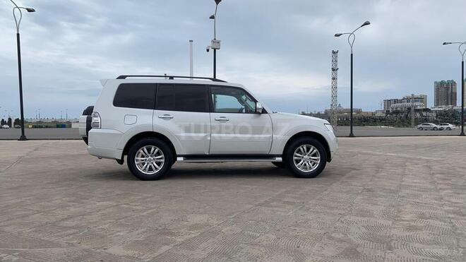 Mitsubishi Pajero 2010, 226,000 km - 3.5 л - Bakı