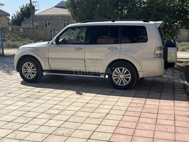 Mitsubishi Pajero 2010, 226,000 km - 3.5 л - Bakı
