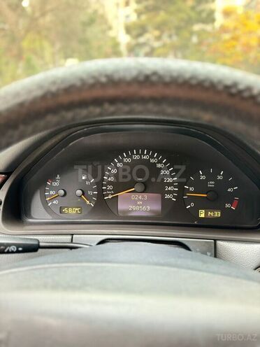 Mercedes E 270 2000, 299,000 km - 2.7 l - Bakı