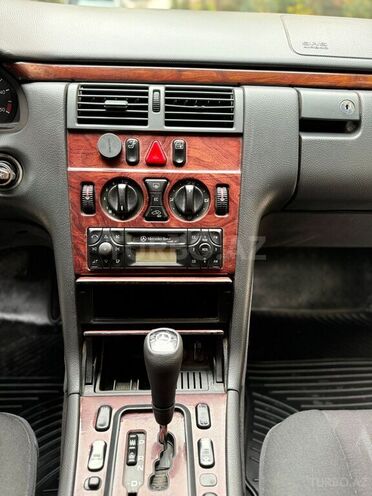 Mercedes E 270 2000, 299,000 km - 2.7 l - Bakı