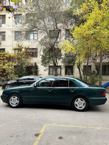 Mercedes E 270 2000, 299,000 km - 2.7 l - Bakı