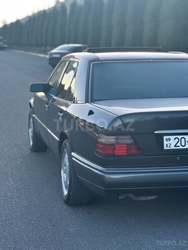 Mercedes E 220 1994, 360,000 km - 2.2 л - Gəncə