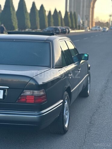 Mercedes E 220 1994, 360,000 km - 2.2 л - Gəncə