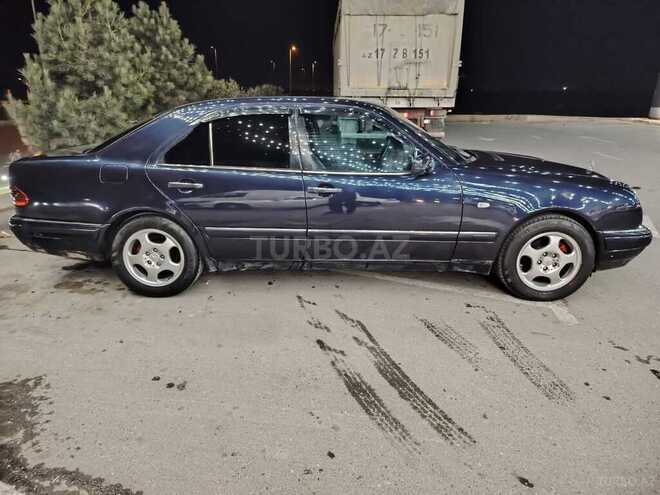 Mercedes E 220 d-3