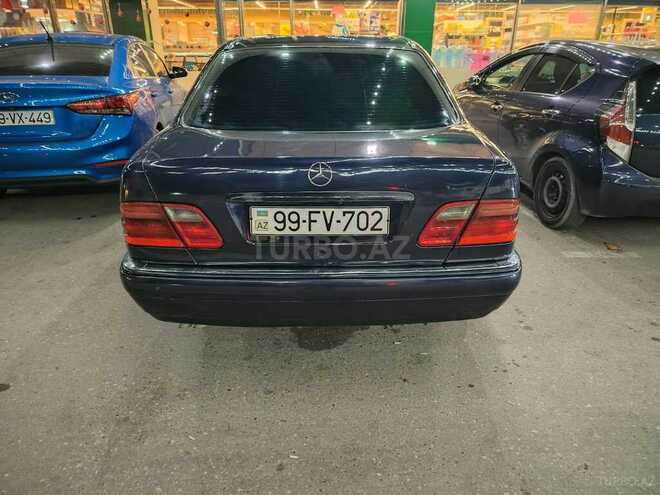Mercedes E 220 d-2