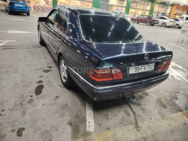 Mercedes E 220 d-4