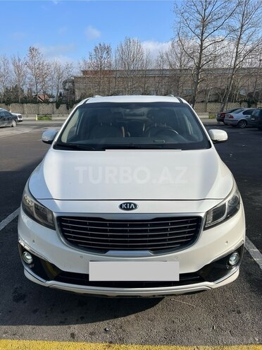 Kia Carnival-1