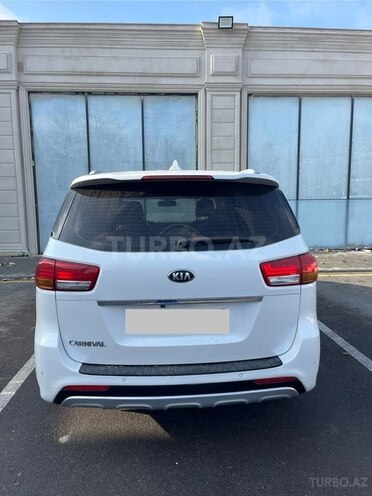 Kia Carnival-2