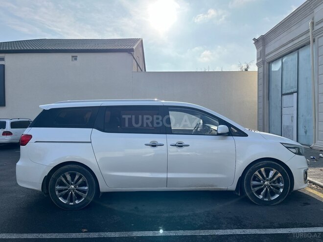 Kia Carnival-4