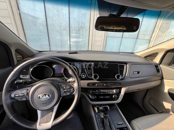 Kia Carnival-5