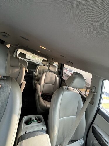 Kia Carnival-9