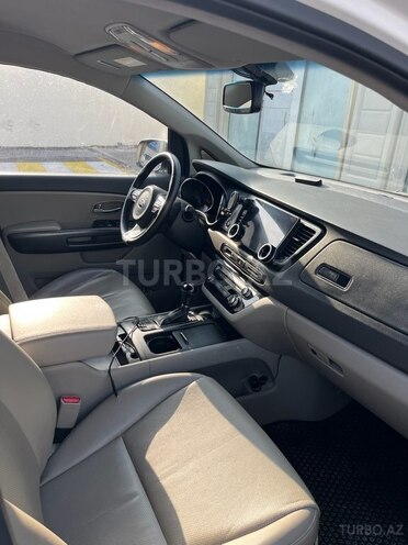 Kia Carnival-7