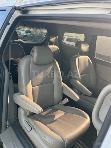 Kia Carnival-8