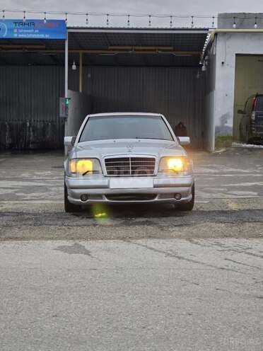 Mercedes E 280 1995, 200,000 km - 2.8 л - Bakı
