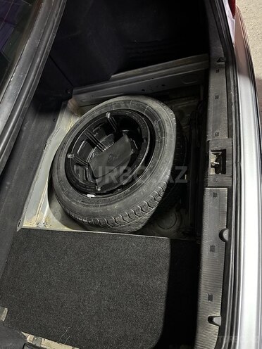 Mercedes E 240 2001, 300,000 km - 2.4 l - Göyçay