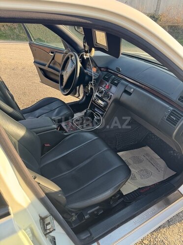 Mercedes E 220 2002, 809,315 km - 2.2 l - Sabirabad