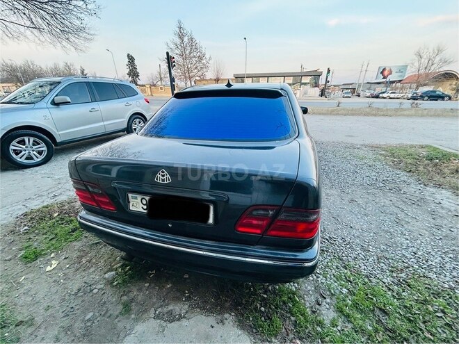 Mercedes E 280 2001, 412,384 km - 2.8 л - Kürdəmir