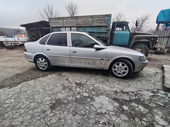 Opel Vectra 1996, 569,088 km - 1.8 л - Quba