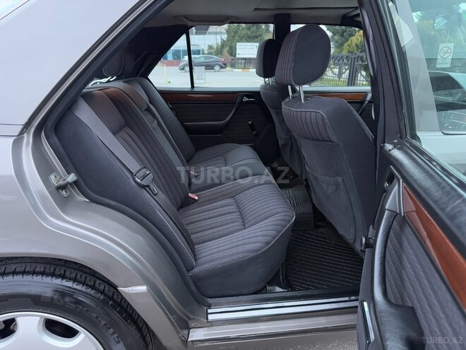 Mercedes E 200 d 1990, 156,000 km - 2.0 l - Bakı