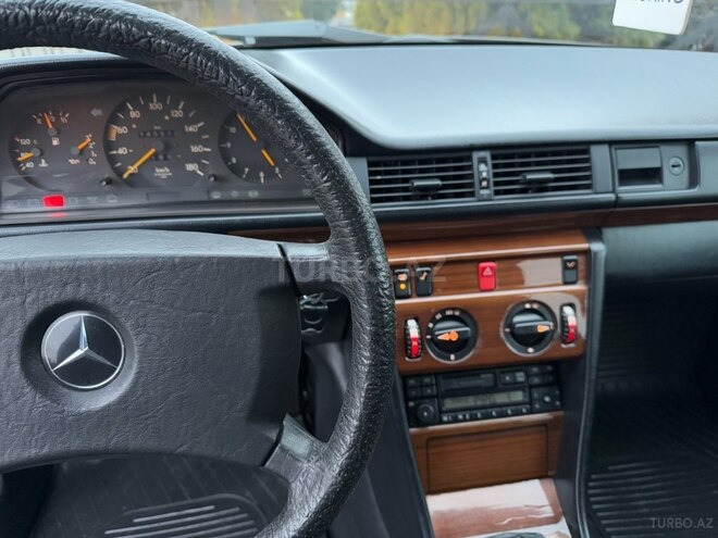 Mercedes E 200 d 1990, 156,000 km - 2.0 l - Bakı