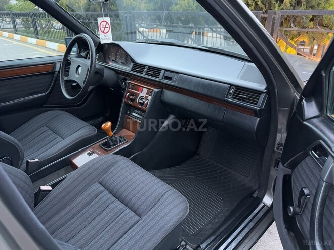 Mercedes E 200 d 1990, 156,000 km - 2.0 l - Bakı