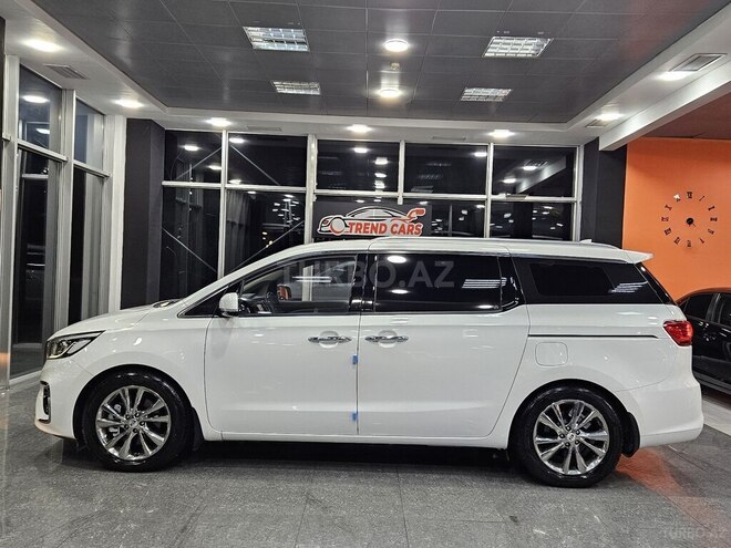 Kia Carnival-4