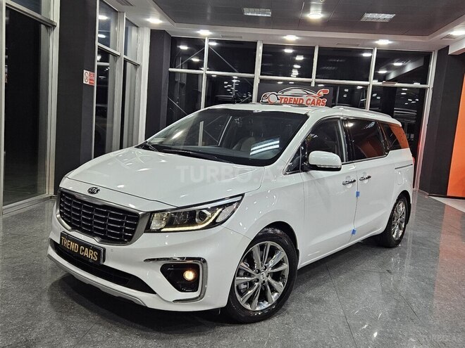Kia Carnival-1