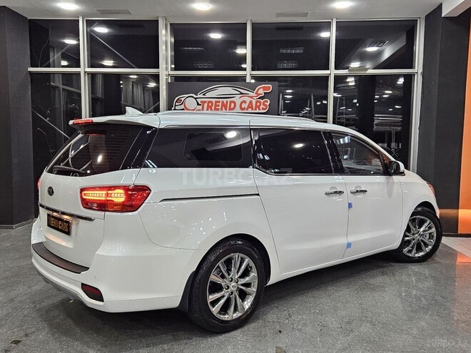 Kia Carnival-6