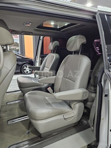 Kia Carnival-17