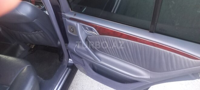 Mercedes E 240 2001, 326,000 km - 2.4 l - Zaqatala