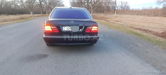 Mercedes E 240 2001, 326,000 km - 2.4 l - Zaqatala