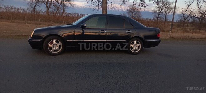 Mercedes E 240 2001, 326,000 km - 2.4 l - Zaqatala