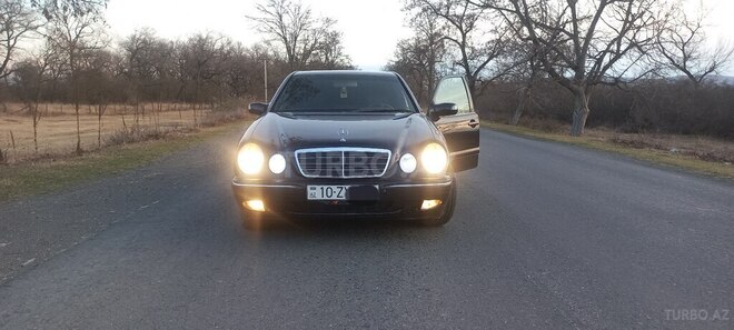 Mercedes E 240 2001, 326,000 km - 2.4 l - Zaqatala