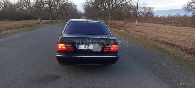 Mercedes E 240 2001, 326,000 km - 2.4 l - Zaqatala