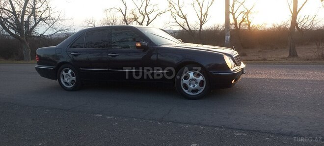 Mercedes E 240 2001, 326,000 km - 2.4 l - Zaqatala