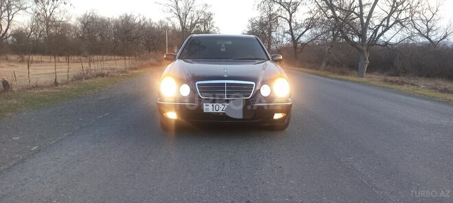 Mercedes E 240 2001, 326,000 km - 2.4 l - Zaqatala