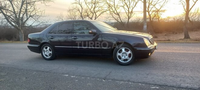 Mercedes E 240 2001, 326,000 km - 2.4 l - Zaqatala