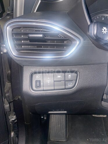 Hyundai Santa Fe-16
