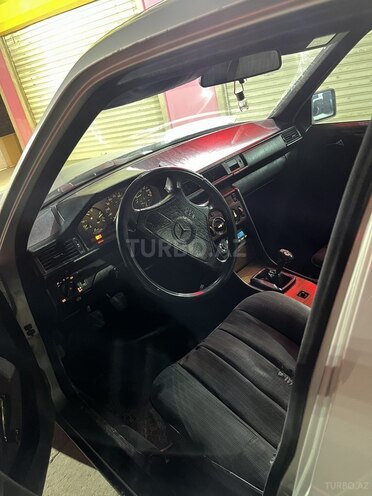 Mercedes E 200 1989, 150,000 km - 2.0 l - Bakı