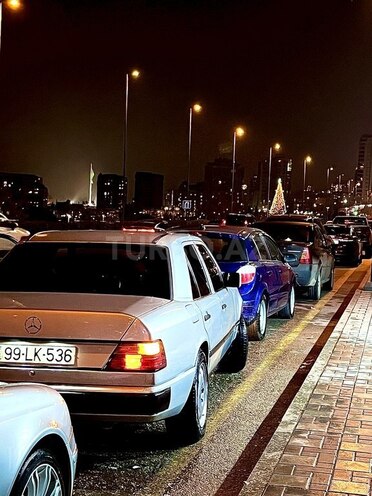 Mercedes E 200 1989, 150,000 km - 2.0 l - Bakı